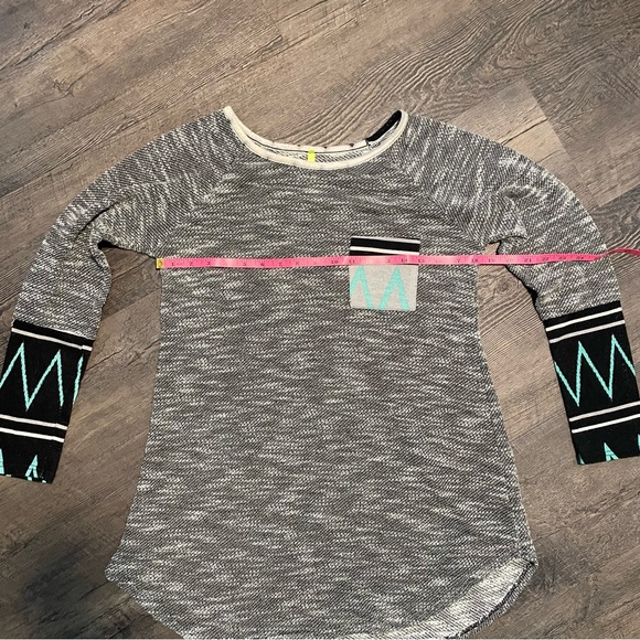 ⭐️4 for $10⭐️Heathered Knit Long Sleeve Pocket Shirt.  Aztec Colorblock Tunic - Picture 5 of 11